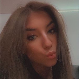 Meet your Posher, Chloe